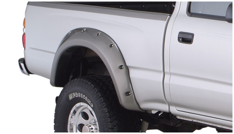 Bushwacker 95-04 Toyota Tacoma Fleetside Cutout Style Flares 4pc 74.5in Bed w/ 4WD Only Black 31919-02