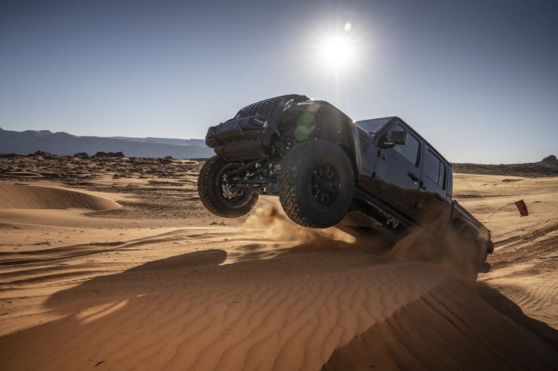 FOX Pair 20-ON Fits Jeep JT Gladiator Front Internal Bypass 3.0 Series 3.5-4.5" Lift DSC Requires Front Driveshaft 883-26-082