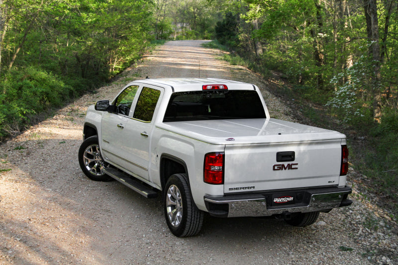 UnderCover 14-18 GMC Sierra 1500 (19 Limited) 5.8ft Lux Bed Cover Olympic White UC1136L-50