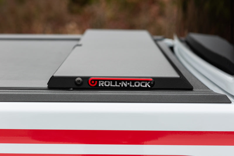 Roll-N-Lock 2020 compatible with Jeep Gladiator 5ft bed (w/ Trail Rail System) M-Series Retractable Tonneau Cover LG495M