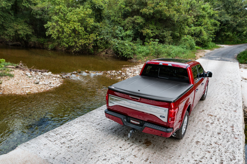 UnderCover 07-13 Chevy Silverado 1500 / 07-14 2500/3500 HD 6.5ft SE Bed Cover Black Textured UC1076