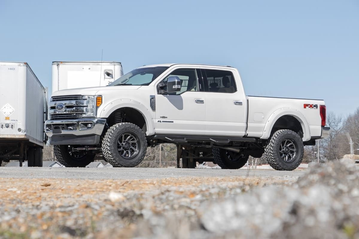 Rough Country 4.5 Inch Lift Kit Fr D/S M1 Fits Ford F-250/F-350 Super Duty (17-22) 50641