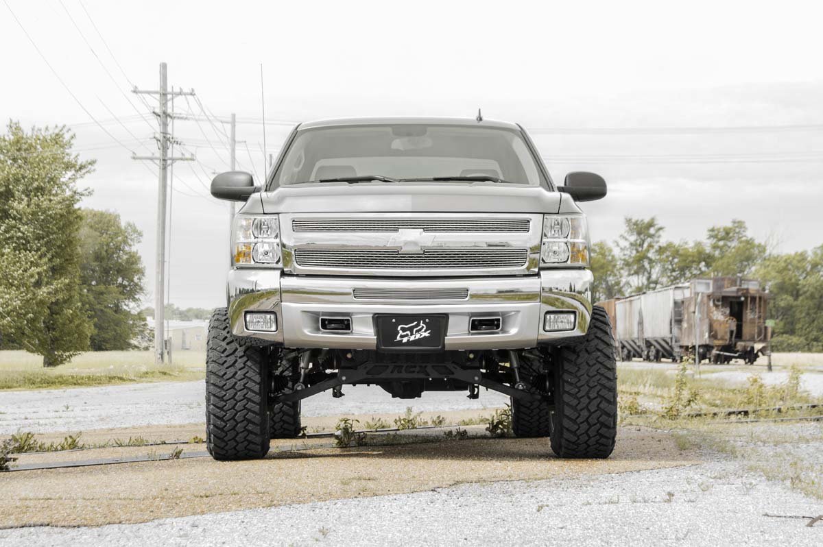 Rough Country 7.5 Inch Lift Kit M1 Struts/M1 Fits Chevy/GMC 1500 (07-13) 26440