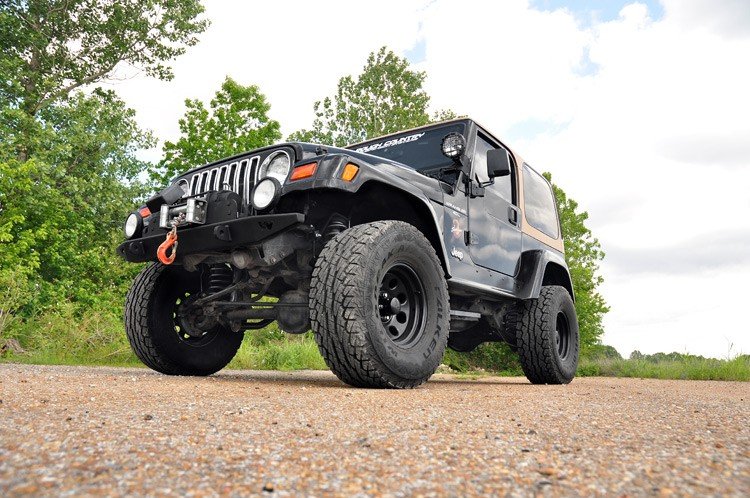 Rough Country 4 Inch Lift Kit V2 compatible with Jeep Wrangler Tj 4Wd (1997-2002) 90670