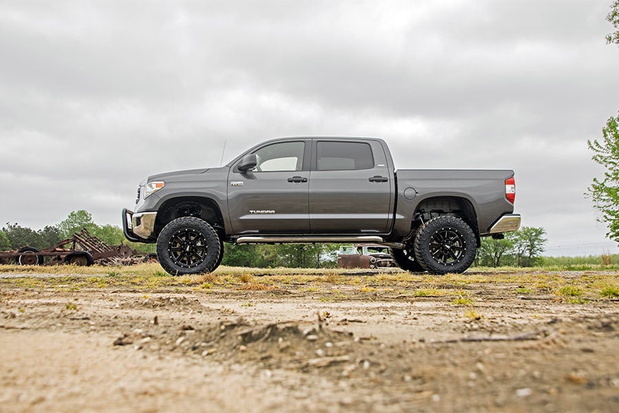 Rough Country 6 Inch Lift Kit M1 Struts/M1 Fits toyotaTundra 4WD (2007-2015) 75440